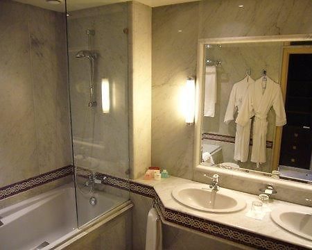 Crystal Rose Hostel Кумаси Экстерьер фото